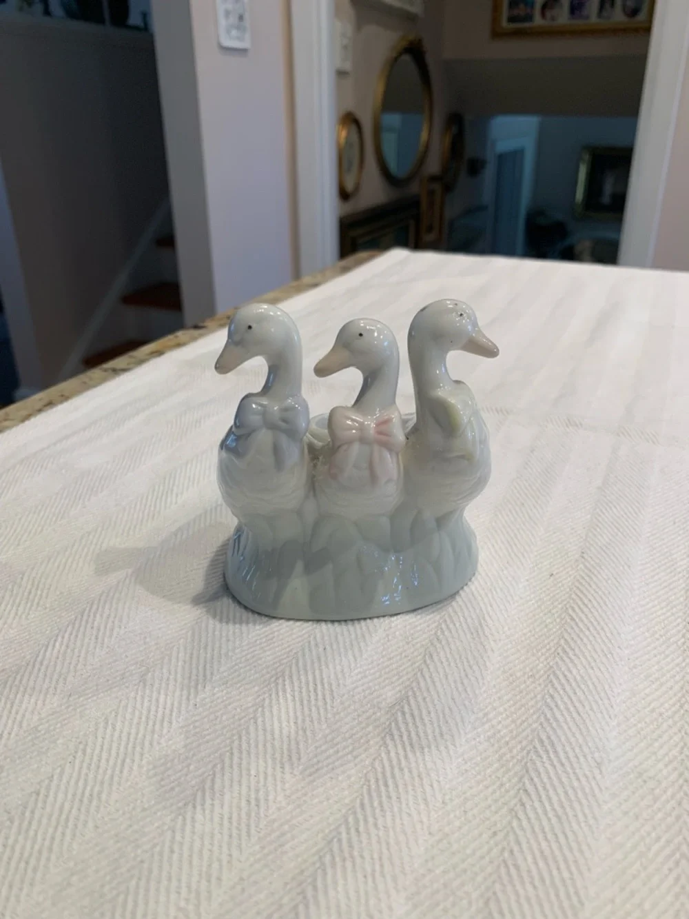 N/A glossy porcelain